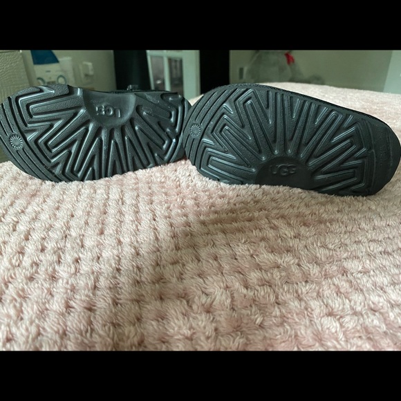 (SOLD).  UGG/ Neumel ll Boot - Picture 4 of 6